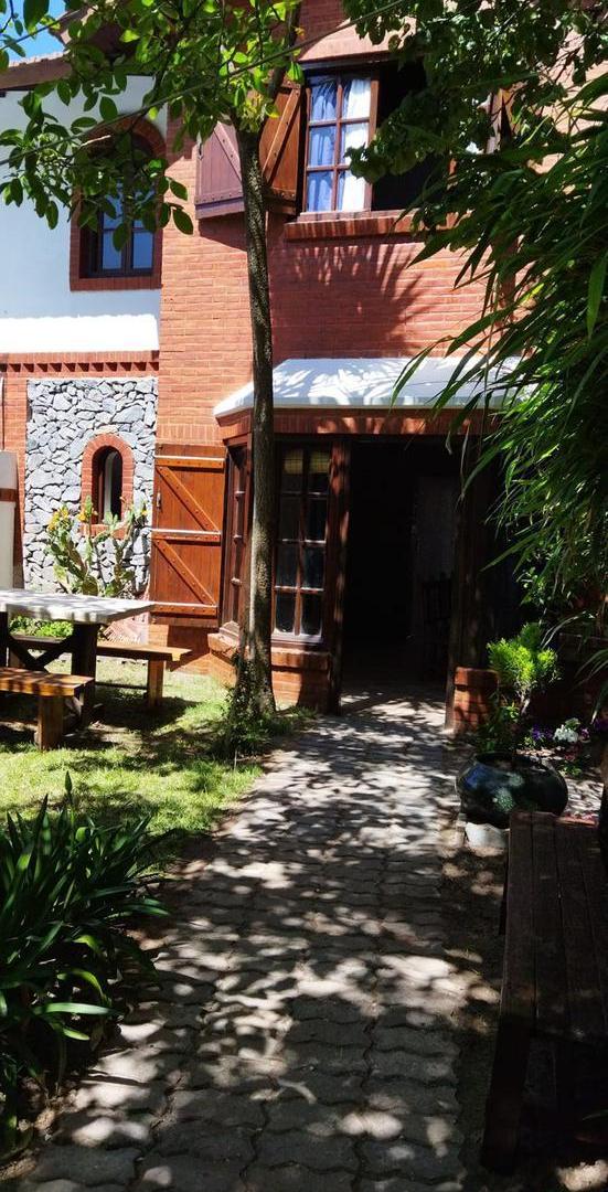 Dúplex en venta - 3 Dormitorios 3 Baños - Cochera - 218,09Mts2 - Villa Gesell