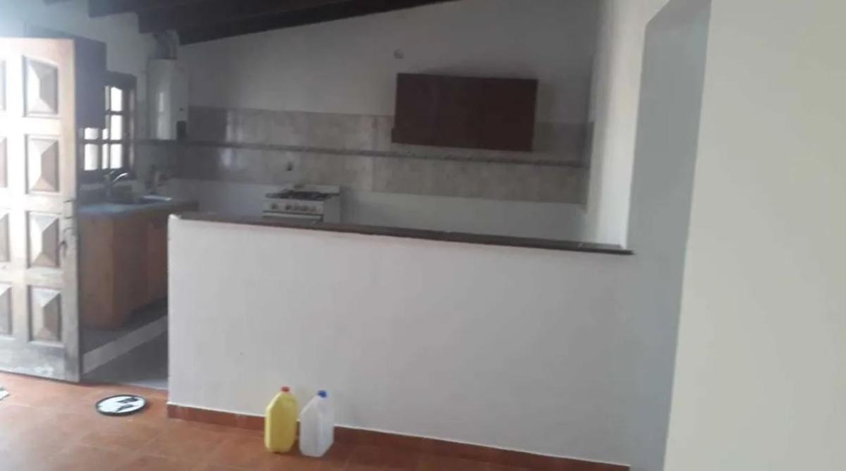 Casa en venta - 2 dormitorios 1 baño - 299mts2 - Ezpeleta Este - Quilmes