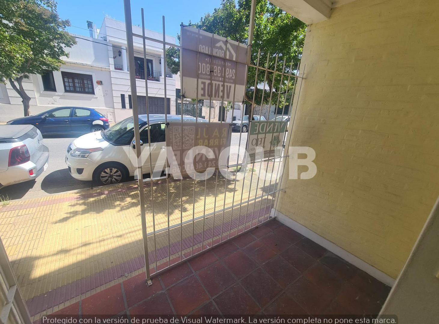 Departamento en venta - 2 Dormitorios 2 Baños - Cochera y jardín común - 81 M2 cub. - Tandil centro