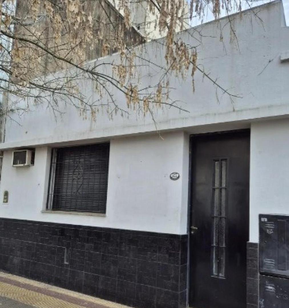 Casa en venta - 3 Dormitorios 1 Baño - Morón