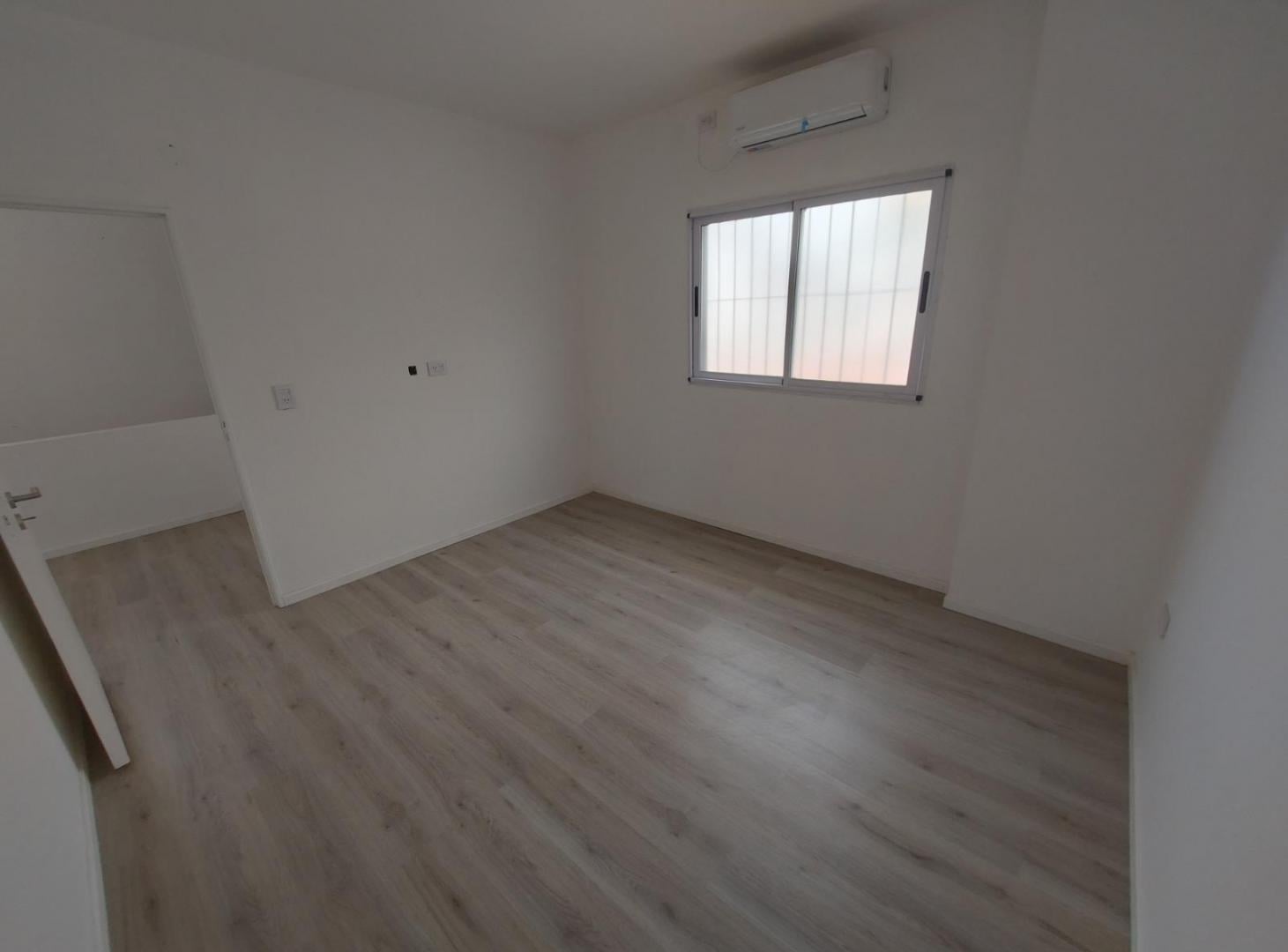 Depósito en venta -200 metros -Villa luro.