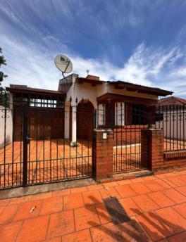 Casa en venta - 3 Dormitorios 1 Baño - Garupa
