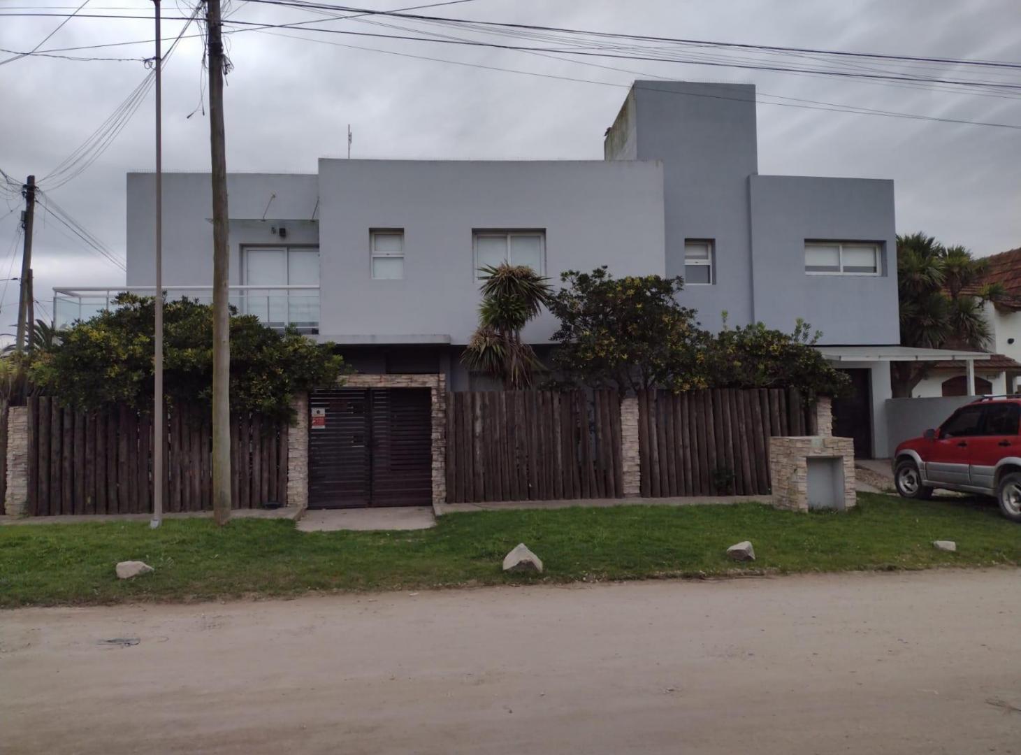 Casa en venta - 4 Dormitorios 3 Baños - Santa Clara del Mar