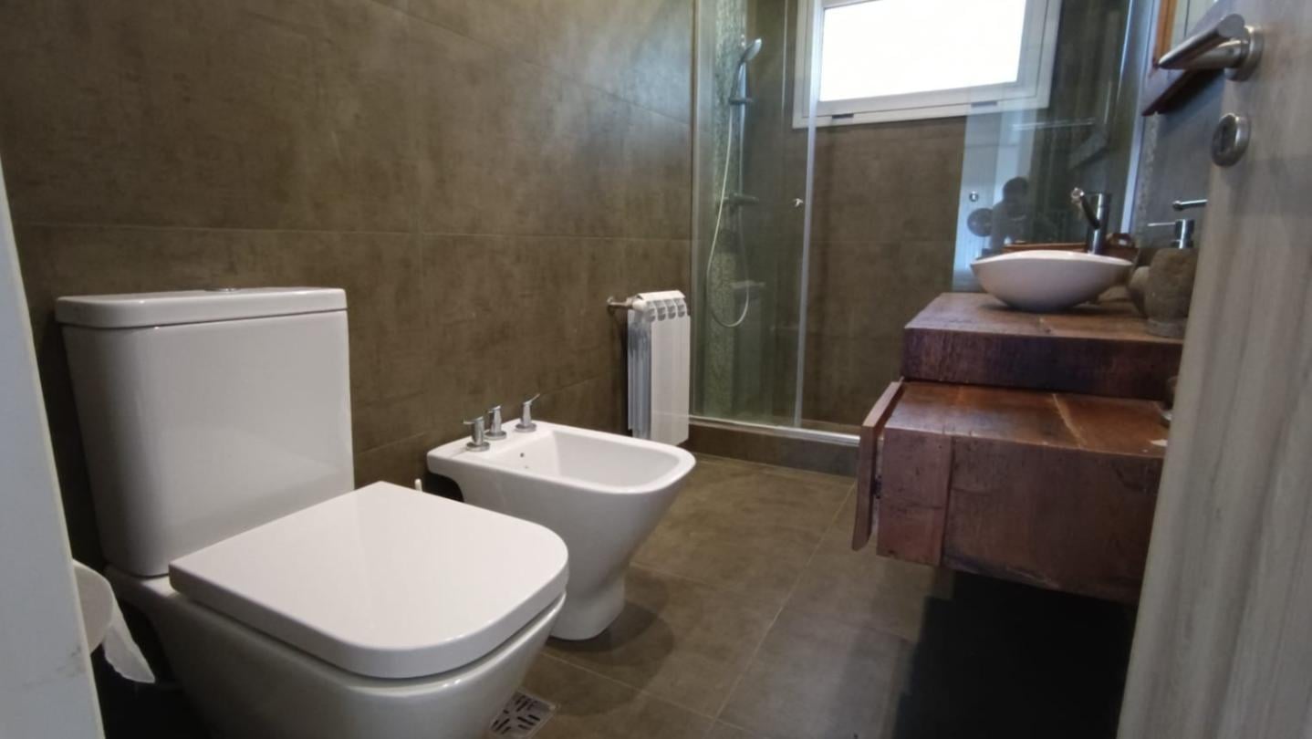 Casa en venta - 4 Dormitorios 3 Baños - Pinamar
