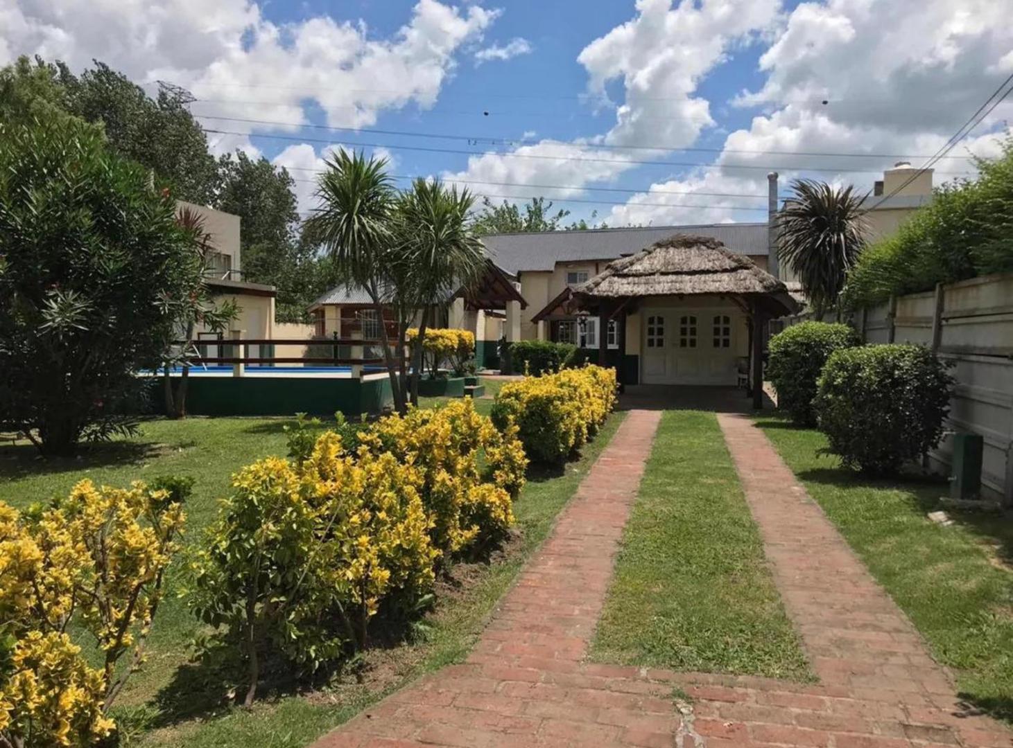 Casa en venta - 3 Dormitorios 3 Baños 1 Cochera - 720mts2 - Pilar