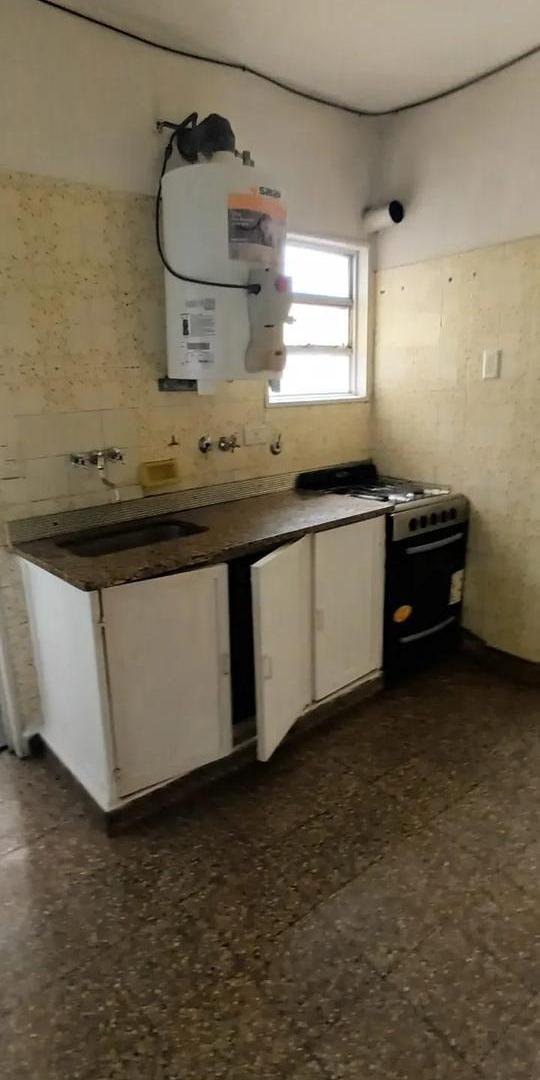 Foto de Departamento en venta - 3 Dormitorios 1 Baño - San Cristóbal, imagen 3