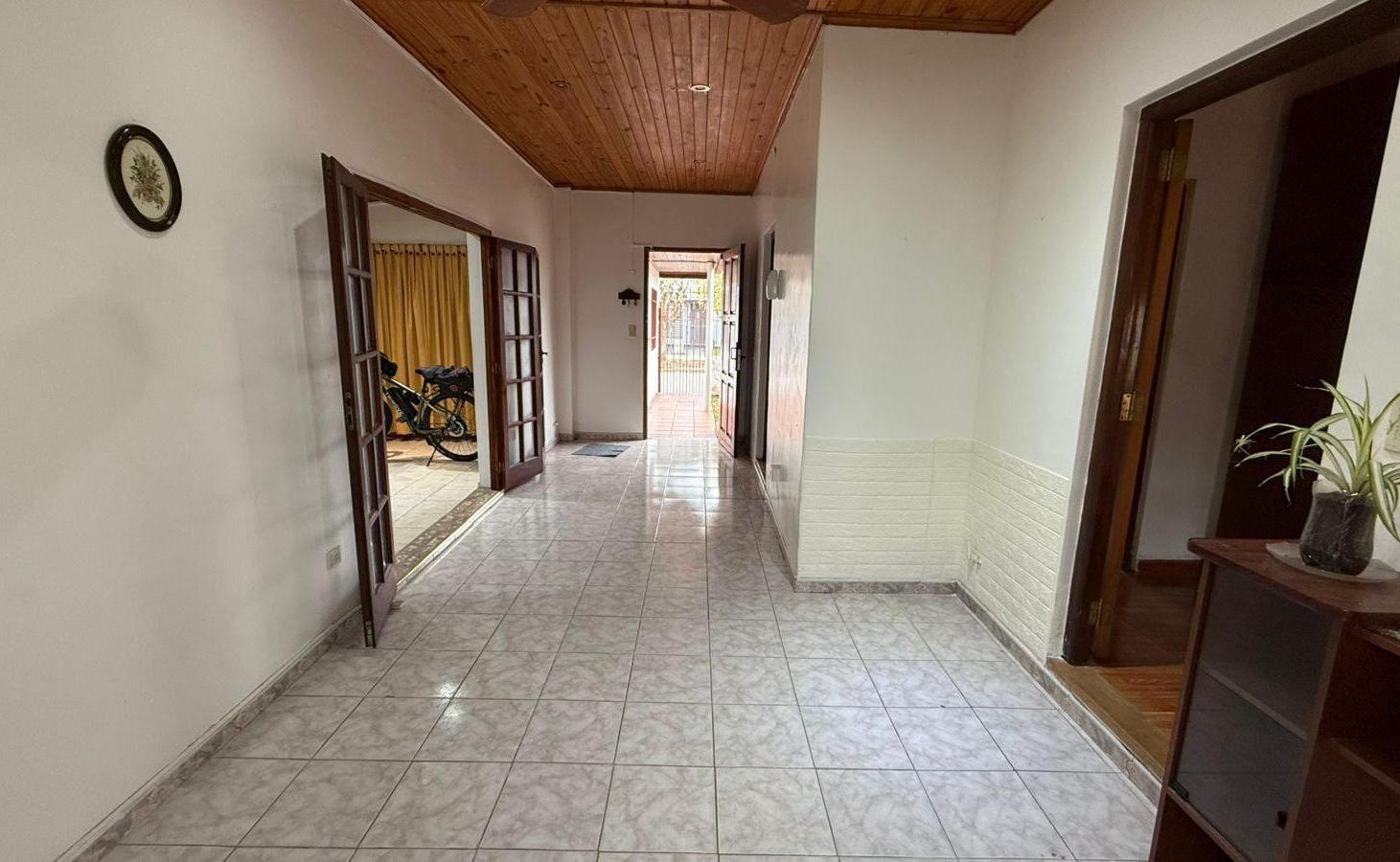 Casa en venta - 2 Dormitorios 2 Baños - 304Mts2 - Berisso