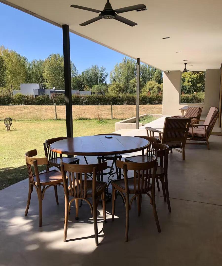 Casa en venta - 3 Dormitorios 2 Baños - Mendoza