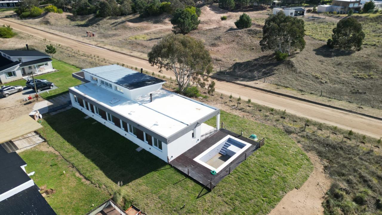 Casa en venta - 4 Dormitorios 5 Baños - Cocheras - 990Mts2 - Costa Esmeralda