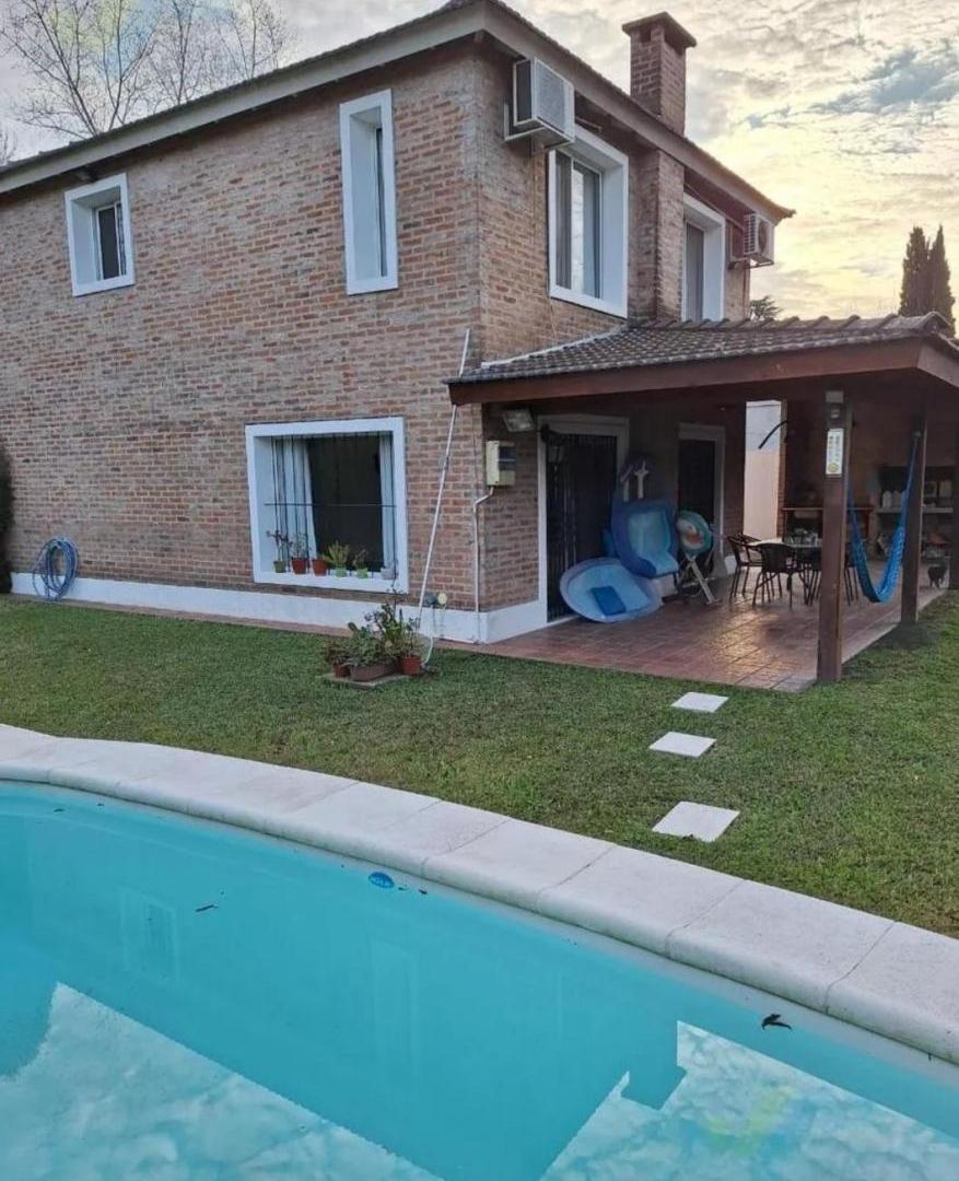 Casa en Venta - 3 Dormitorios 2 Baños - 420mts2 - Pilar