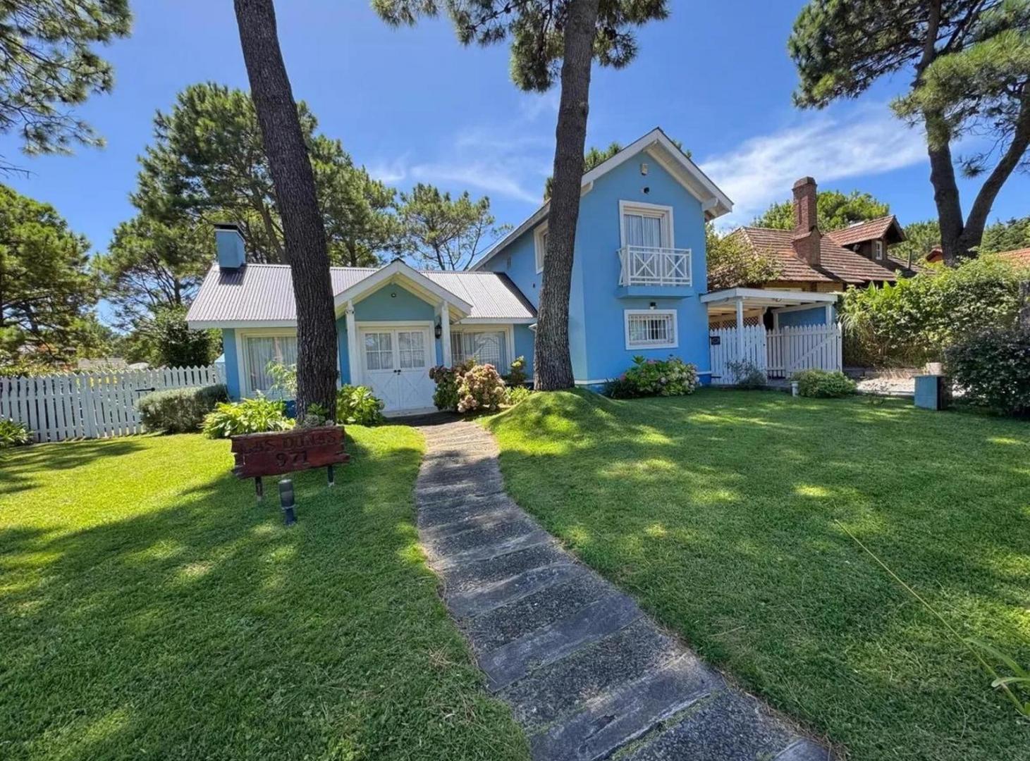 Casa en venta - 4 Dormitorios 4 Baños - Pinamar
