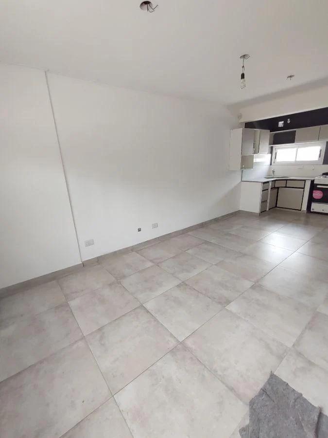 Foto de Departamento en venta - 2 dormitorios 1 baño - 75 mts2 - La Plata, imagen 2