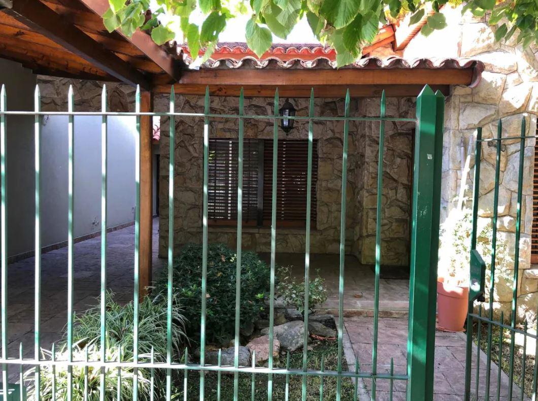 Casa en venta - 3 dormitorios 2 baños 2 cocheras - 255mts2 - Morón