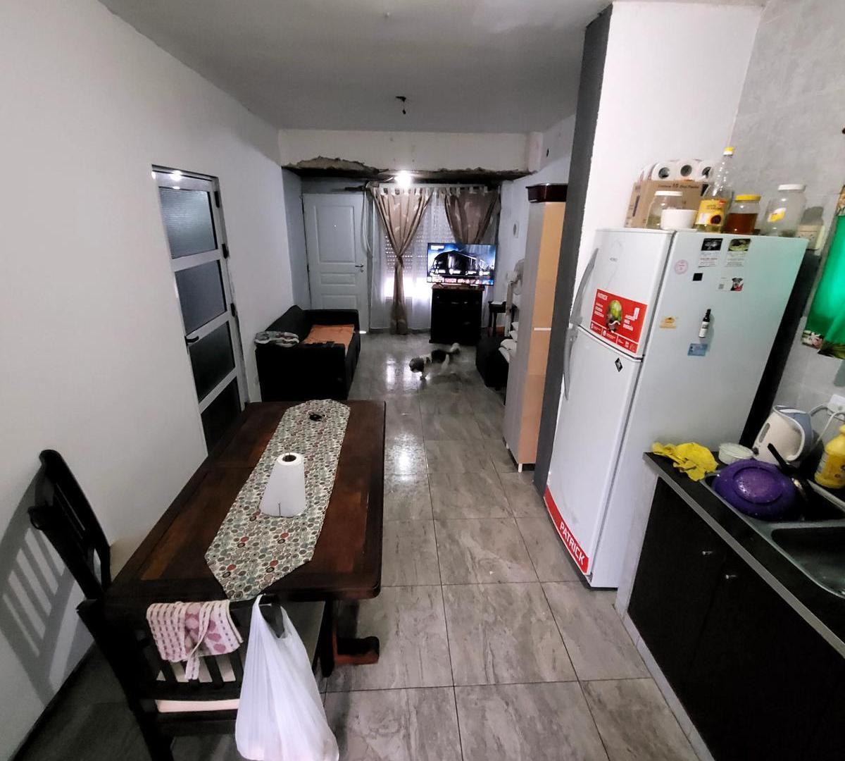 Casa en venta - 2 Dormitorios 1 Baño - 200Mts2 - Berazategui