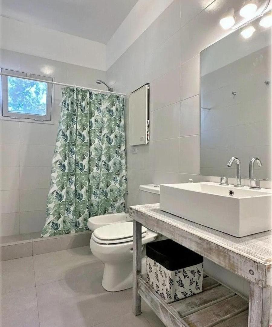 Casa en venta - 3 Dormitorios 2 Baños - Pinamar