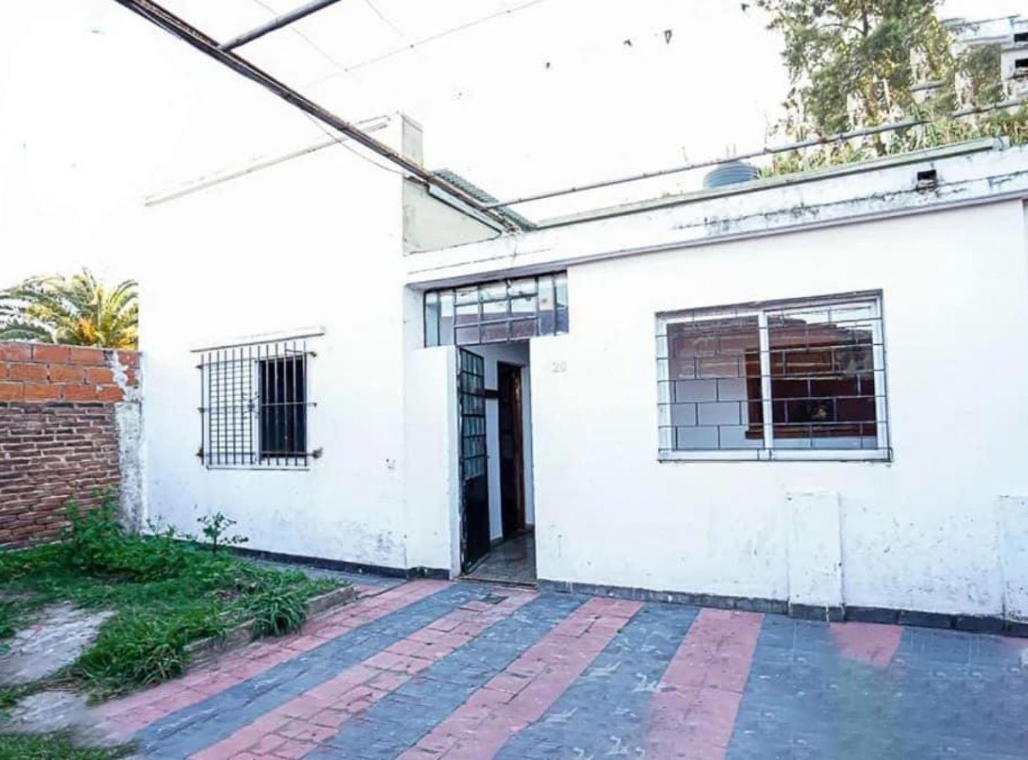 Casa en venta - 2 dormitorios 1 baño - 261mts2 - Berisso