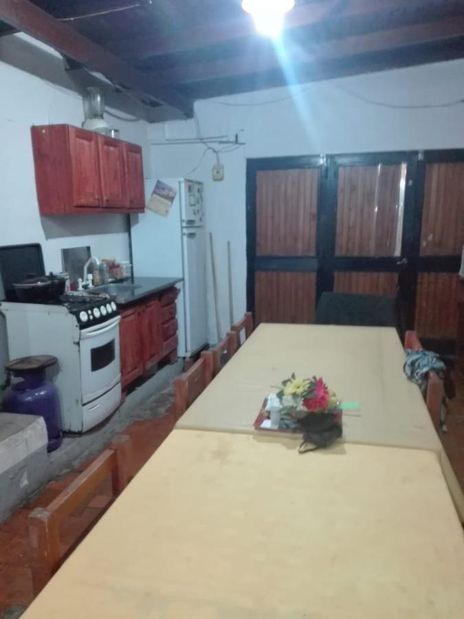 Foto de Casa en venta - 4 dormitorios 2 baño - cochera - 300mts2 - Los Hornos, imagen 5
