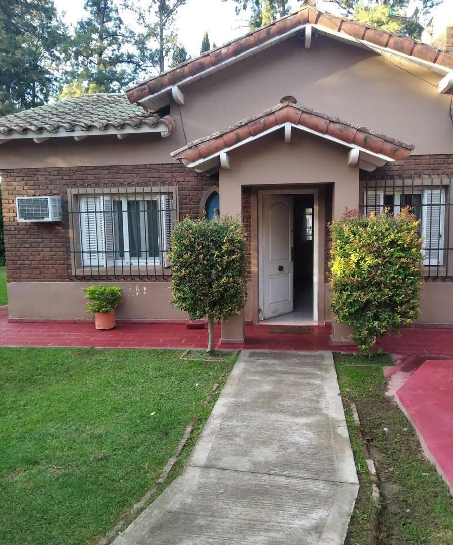 Casa en venta - 6 Dormitorios 4 Baños - Cocheras -1.800Mts2 - Luján
