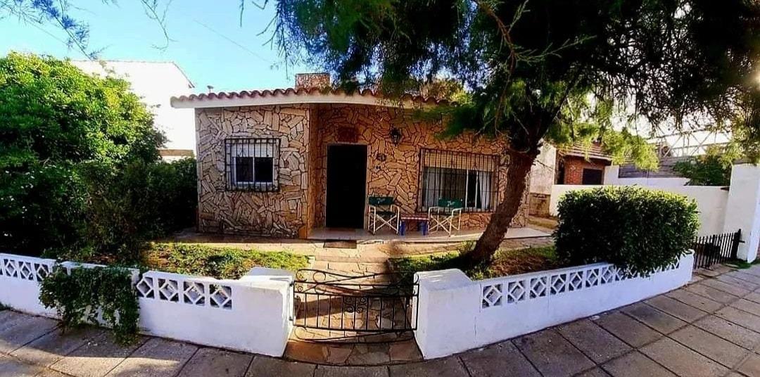 Casa en venta - 4 Dormitorios 2 Baños - 353Mts2 - Mar del Tuyú