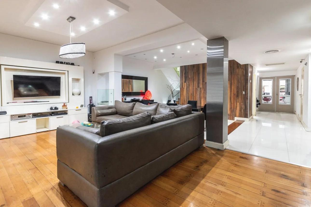 Casa en venta -  8 Dormitorios 7 Baños - 400Mts2 - Ramos Mejía