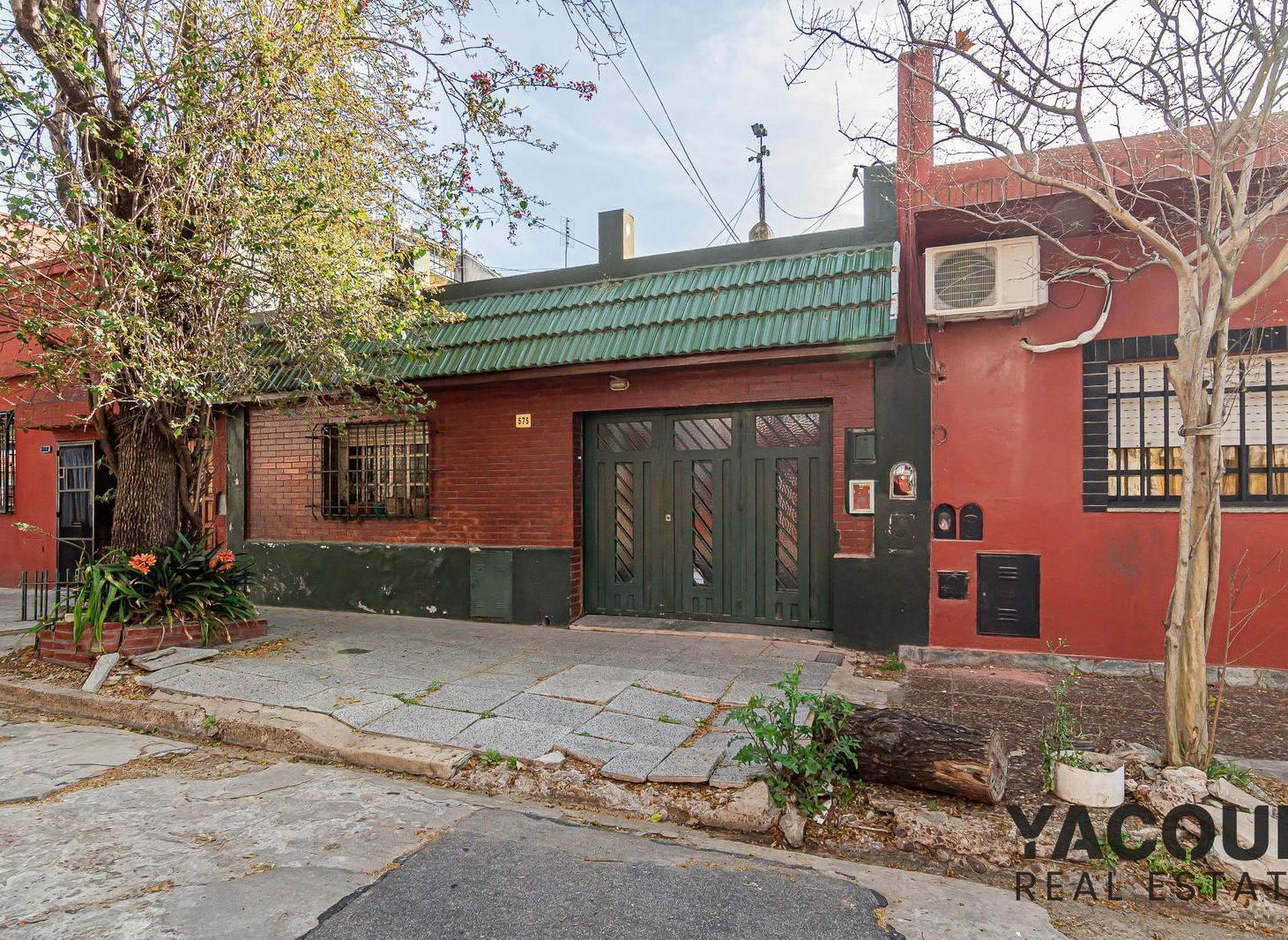 Casa en venta - 5 Dormitorios 2 Baños - Parque Patricios