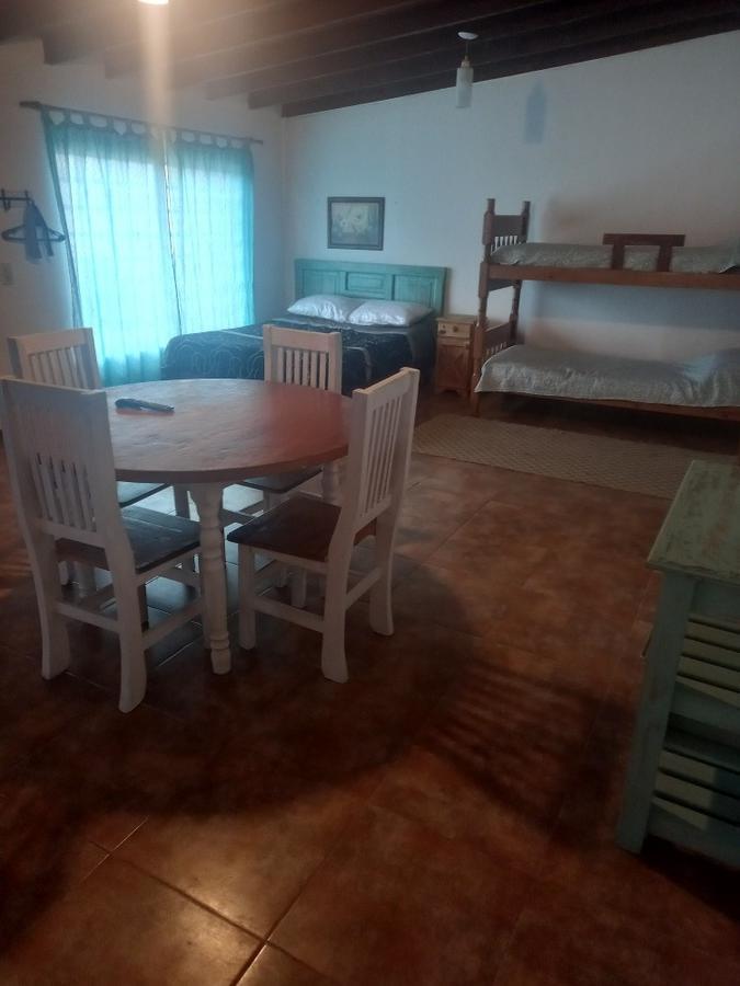 Foto de Casa en venta - 5 dormitorios 4 baños - cochera y depto - 400 mts2, imagen 3