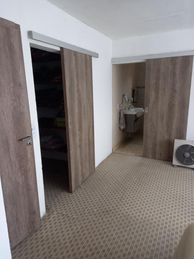 Foto de Casa en venta - 5 dormitorios 4 baños - cochera y depto - 400 mts2, imagen 5
