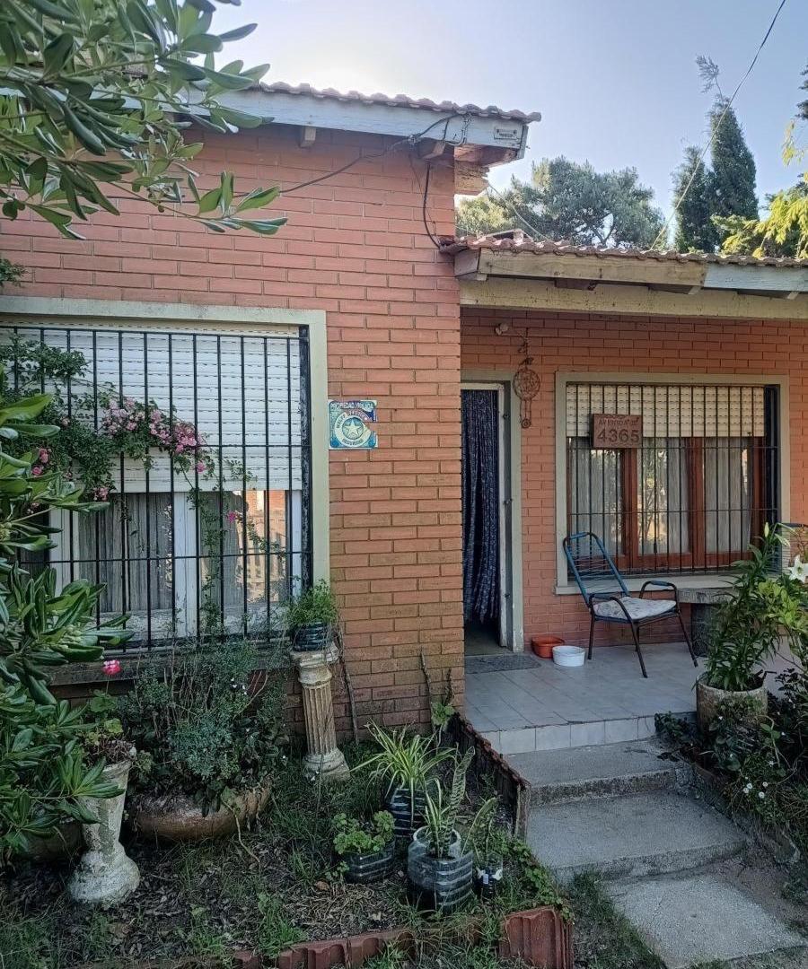 Casa en venta - 2 Dormitorios 1 Baño - San Clemente del Tuyú