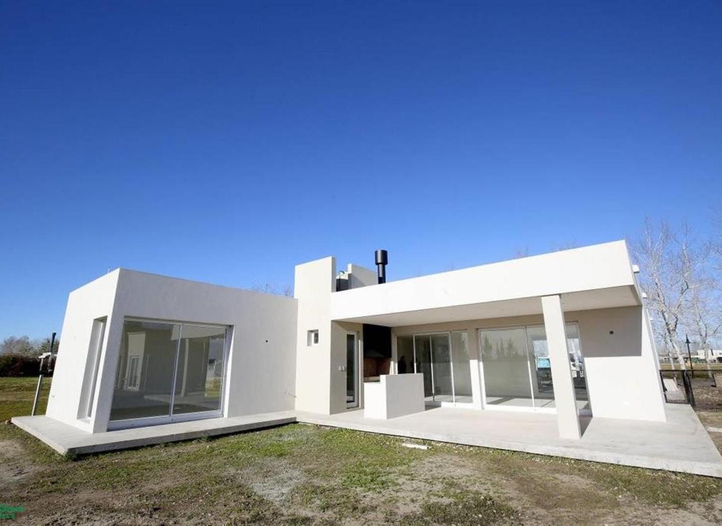 Casa en venta - 3 dormitorios 3 baños - Cochera - Haras del Sur III, La Plata