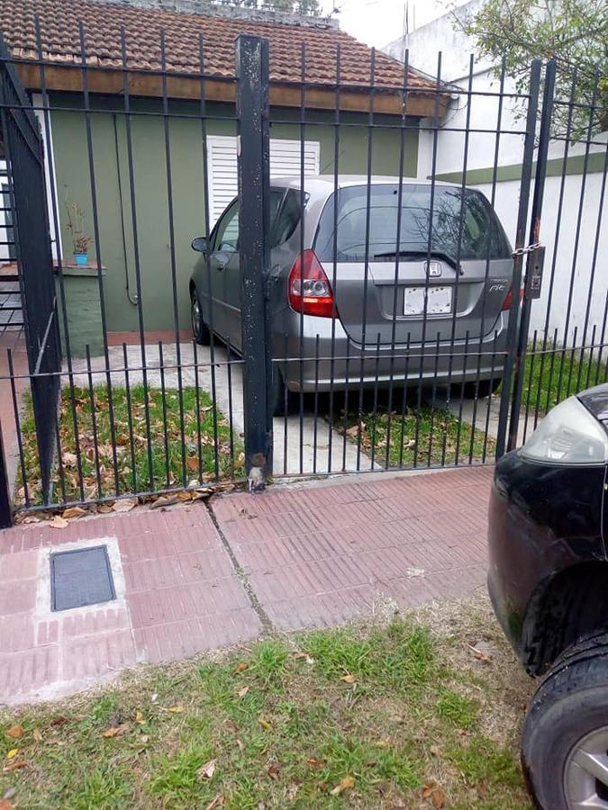 Casa en venta - 2 dormitorios 1 baño - Cochera - 63 mts2 - Ringuelet