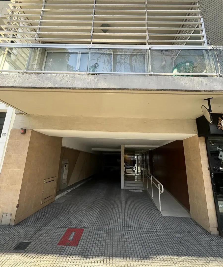 Cochera en venta - 25mts2 - Flores
