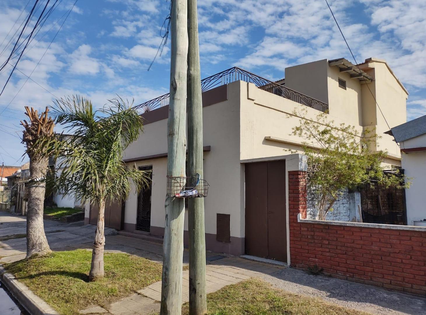 Casa en venta - 2 Dormitorios 2 Baños - Cochera - 200Mts2 - Bernal