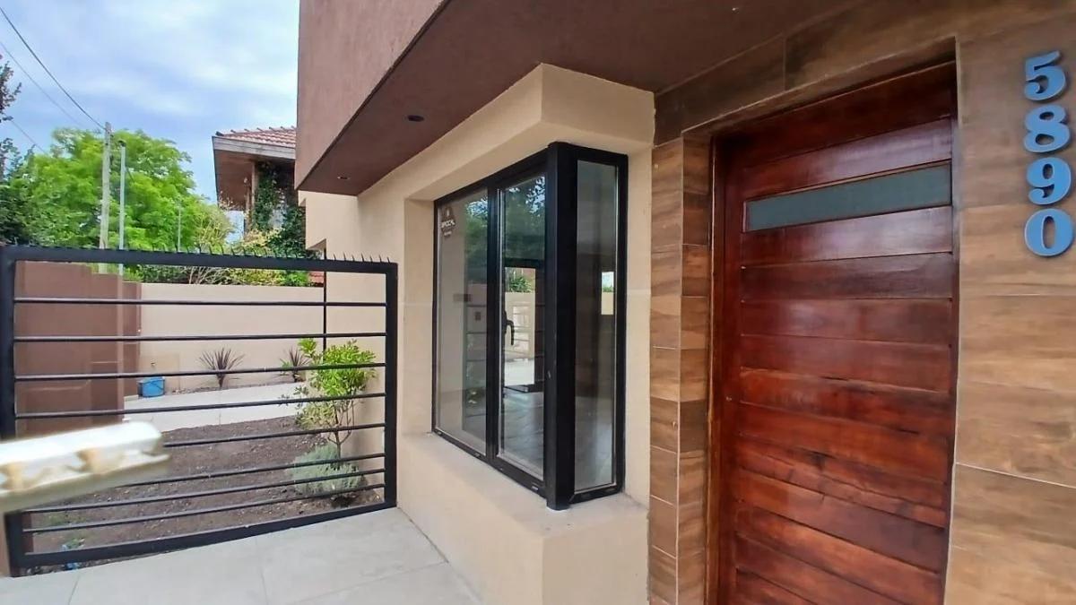 Casa en venta - 3 Dormitorios 3 Baños - Mar del Plata