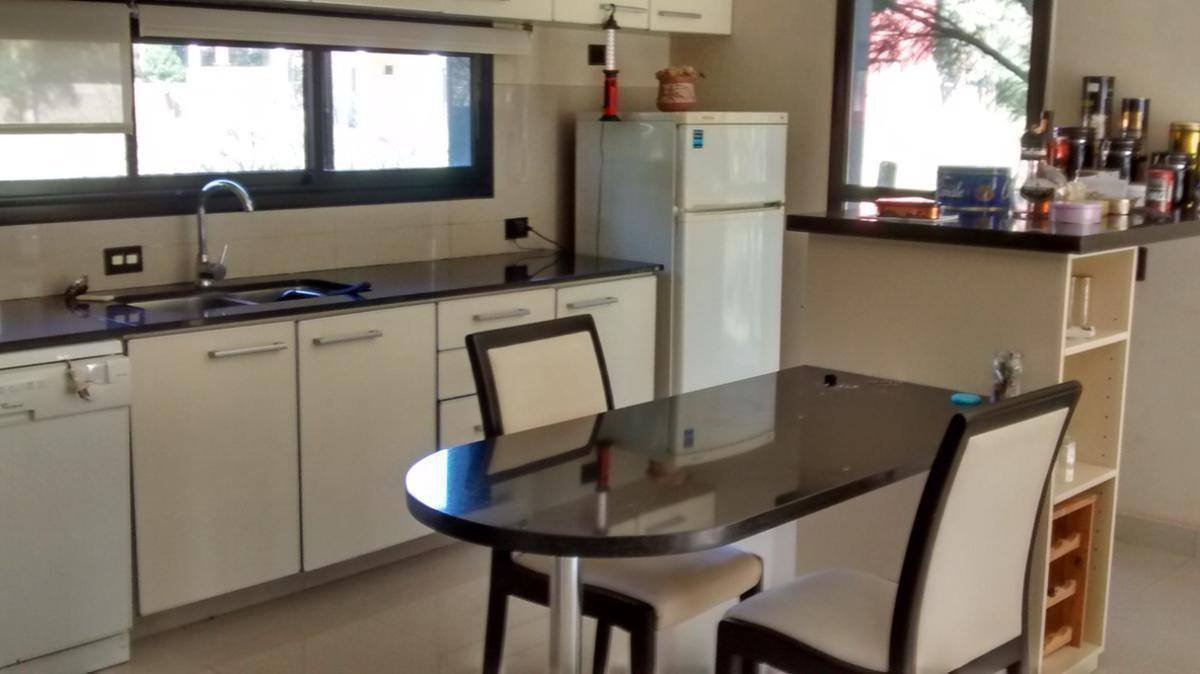 Foto de Casa en venta - 3 dormitorios 3 baños - 227mts2 - La Arbolada, imagen 3