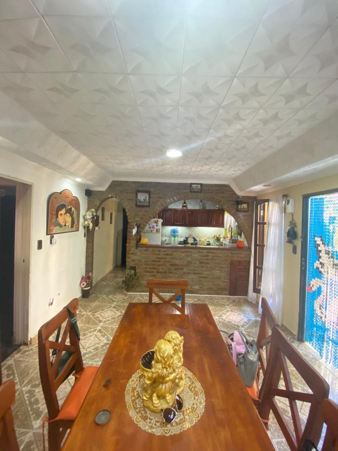 Casa en venta - 3 dormitorios 4 baños - Local - 200mts2 - Melchor Romero, La Plata