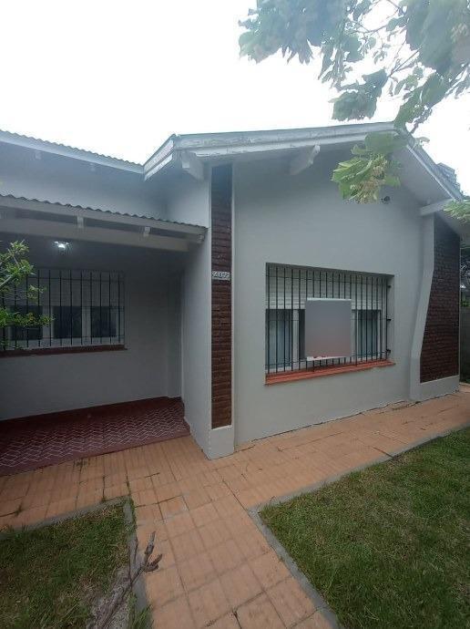 Casa en venta - 2 Dormitorios 1 Baño - 176Mts2 - Plátanos