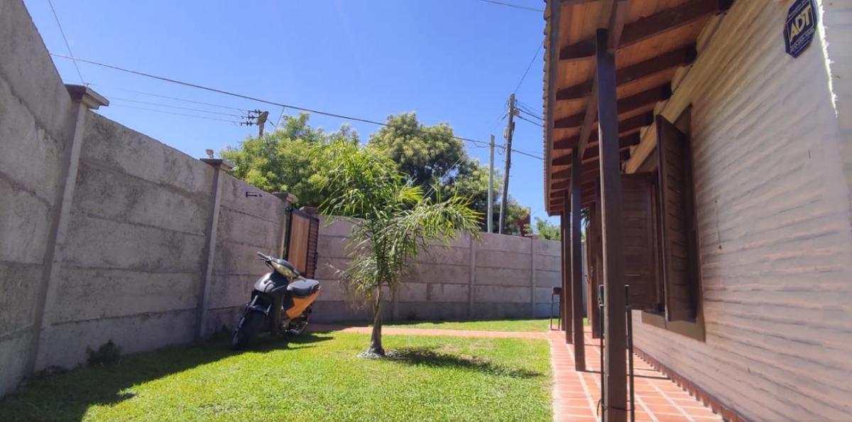 Casa en venta - 4 dormitorios 2 baños 3 cocheras - 180mts2 - Chascomus