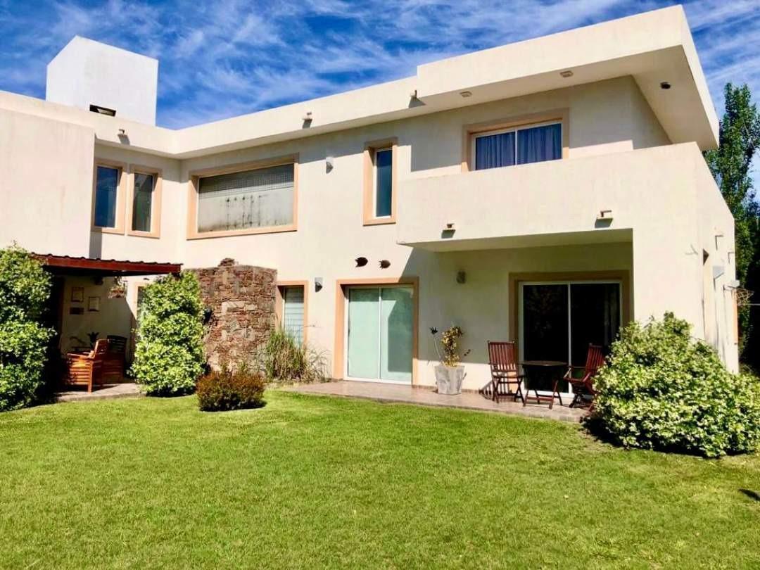 Casa en venta - 5 Dormitorios 4 Baños - 850mts2 - Pinamar