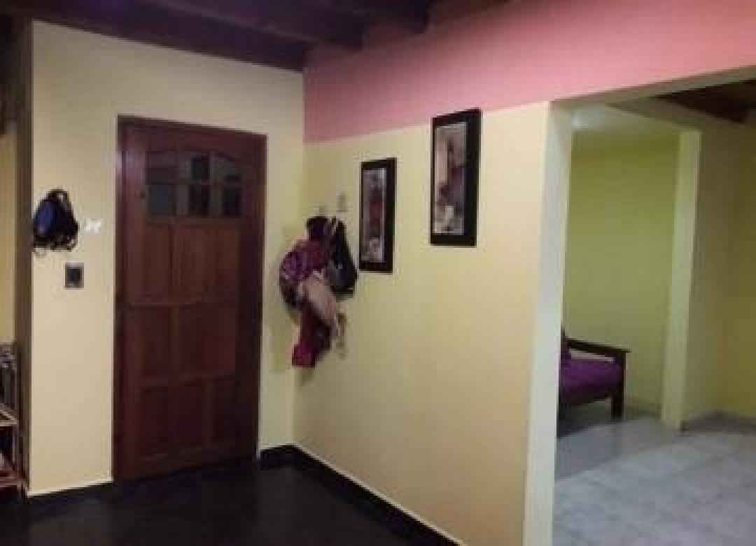 Foto de Casa en venta - 2 dormitorios 1 baño - 140mts2 - La Plata, imagen 3