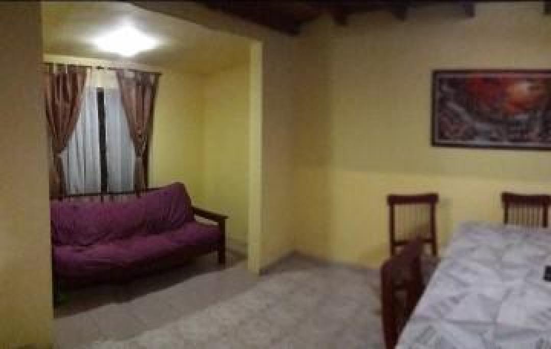Foto de Casa en venta - 2 dormitorios 1 baño - 140mts2 - La Plata, imagen 4