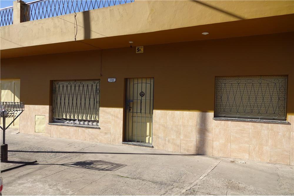 Casa en venta - 3 dormitorios 2 baños - 149mts2 - José León Suarez