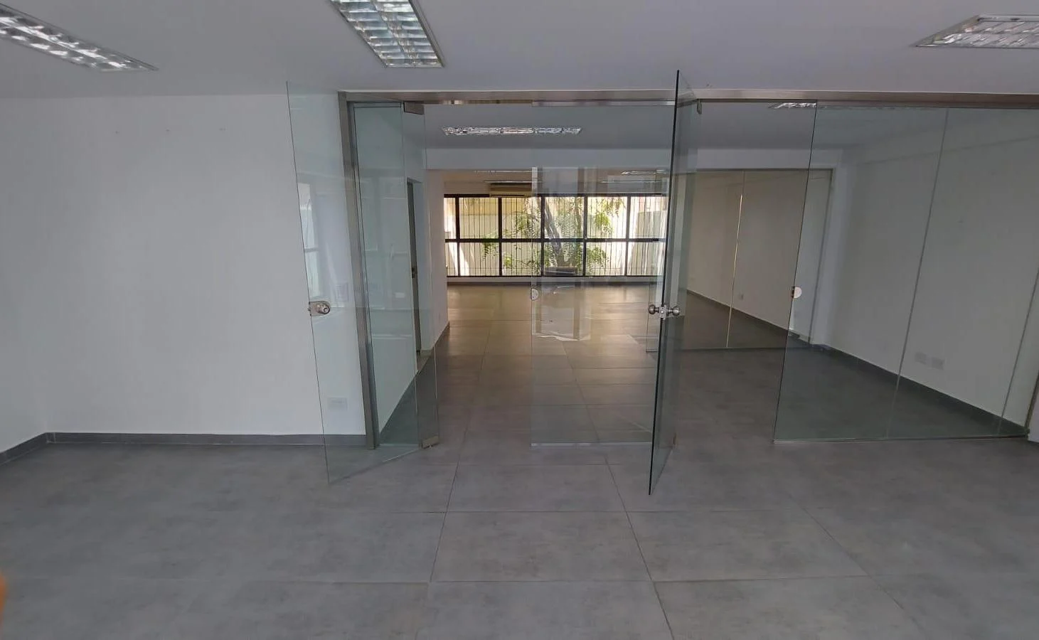 Foto de Local comercial en alquiler - 5 Ambientes - San Telmo, imagen 2