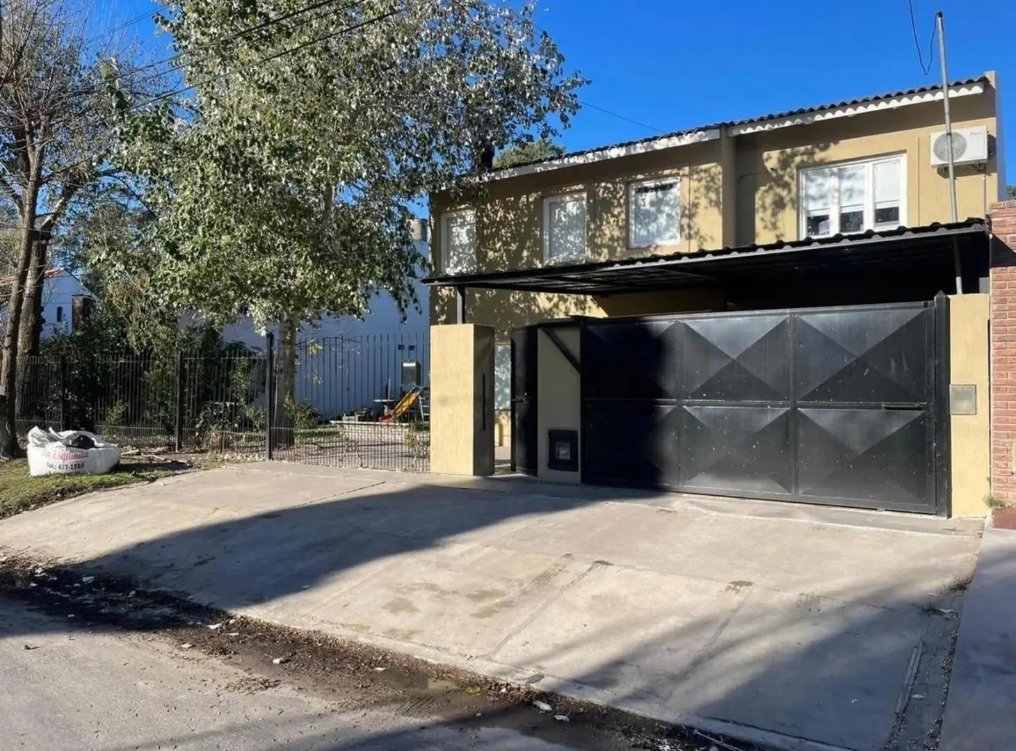 Casa en venta - 3 Dormitorios 2 Baños - Mar del Plata 1