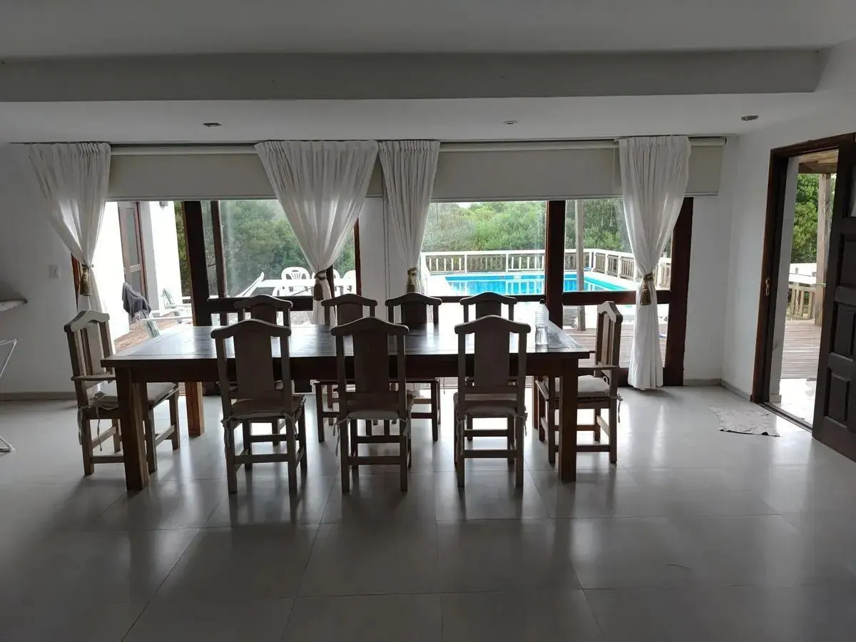 Casa en venta - 5 Dormitorios 8 Baños - Pinamar 3