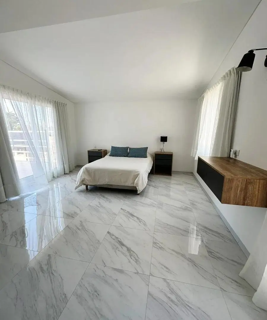 Casa en venta - 4 Dormitorios 4 Baños - General Pueyrredón 4