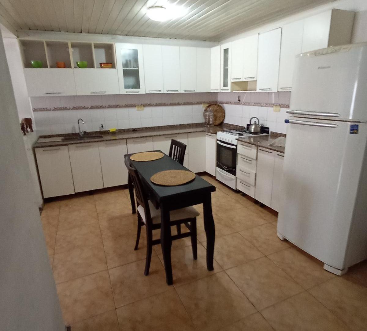 Casa en venta - 4 Dormitorios 2 Baños - San Nicolás