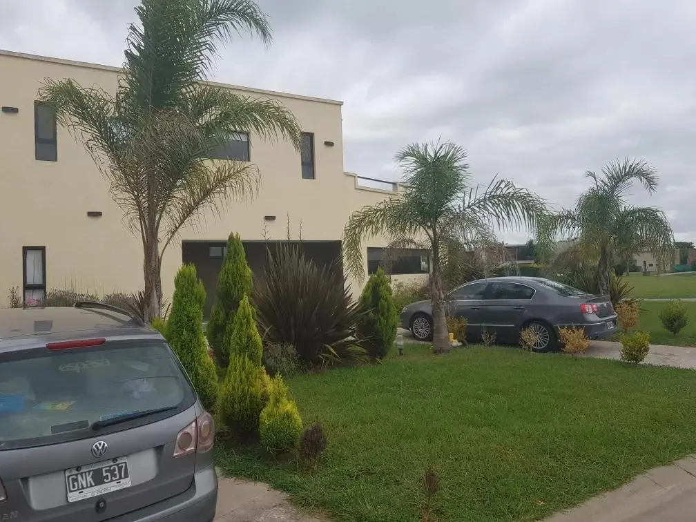 Casa en venta - 5 Dormitorios 4 Baños - Cochera - 890Mts2 - Escobar 3