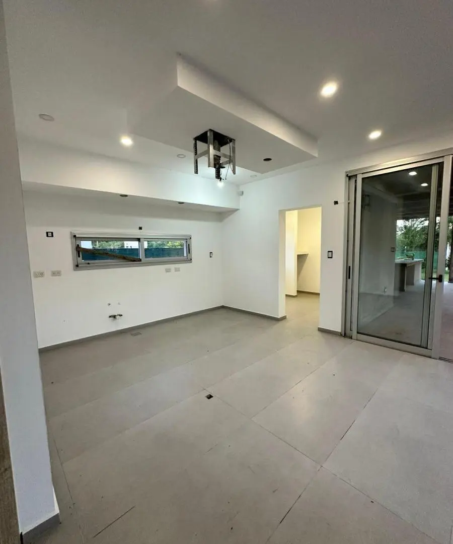 Casa en venta - 4 Dormitorios 3 Baños - Cochera - 830Mts2 - Ramallo 3