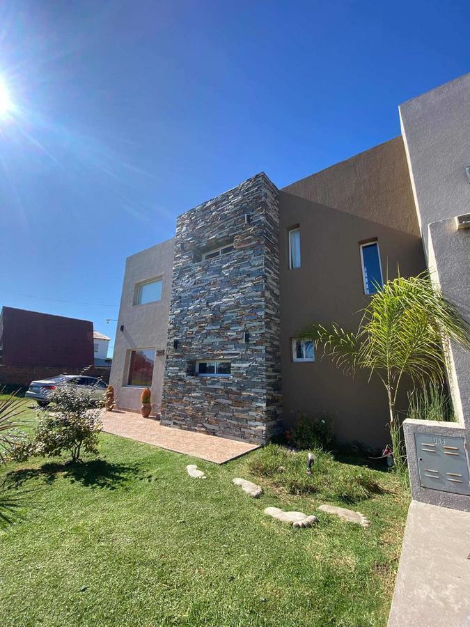 Casa en venta - 3 dormitorios 2 baños - 150mts2  - Miramar