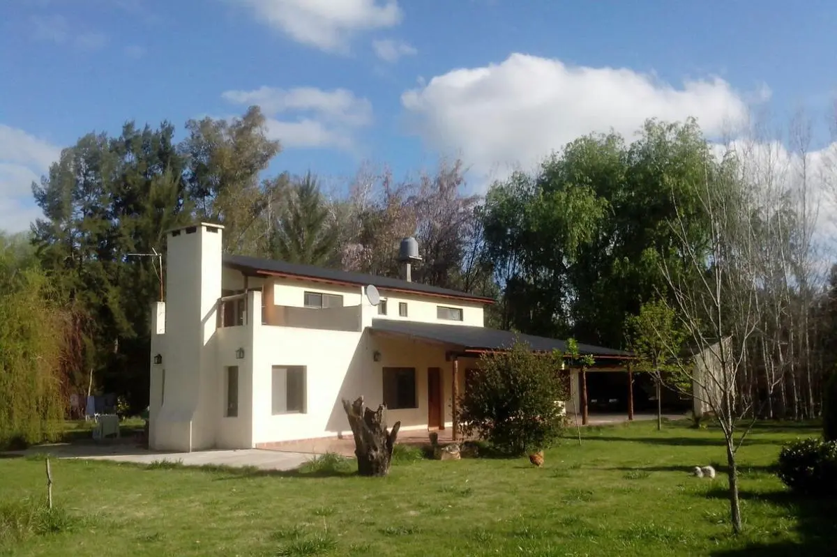 Casa en venta - 4 dormitorios 5 baños - cocheras - 2870mts2 - Barrio Las Golondrinas 5